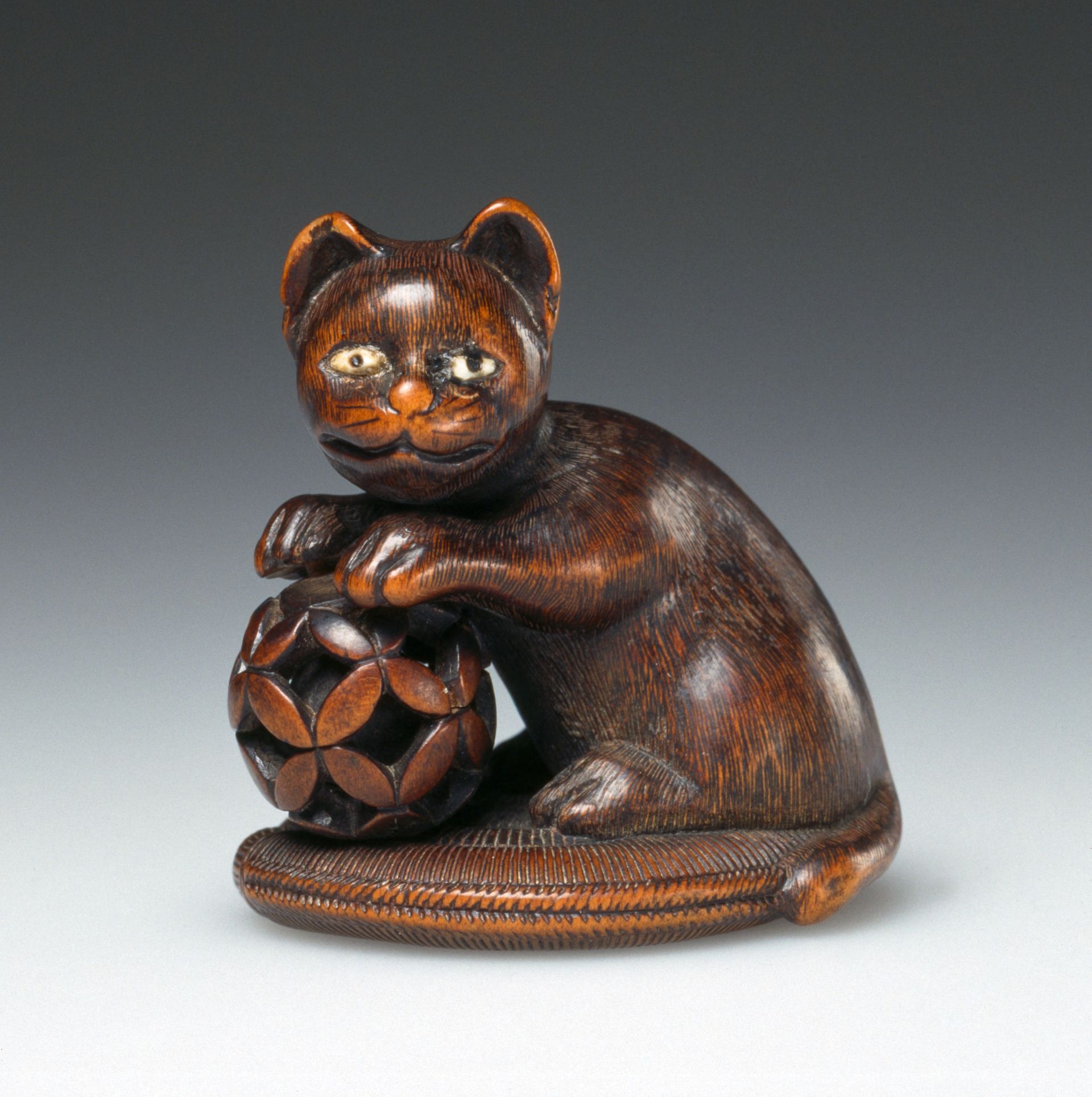 Netsuke Cat With Ball Linden Museum Stuttgart En